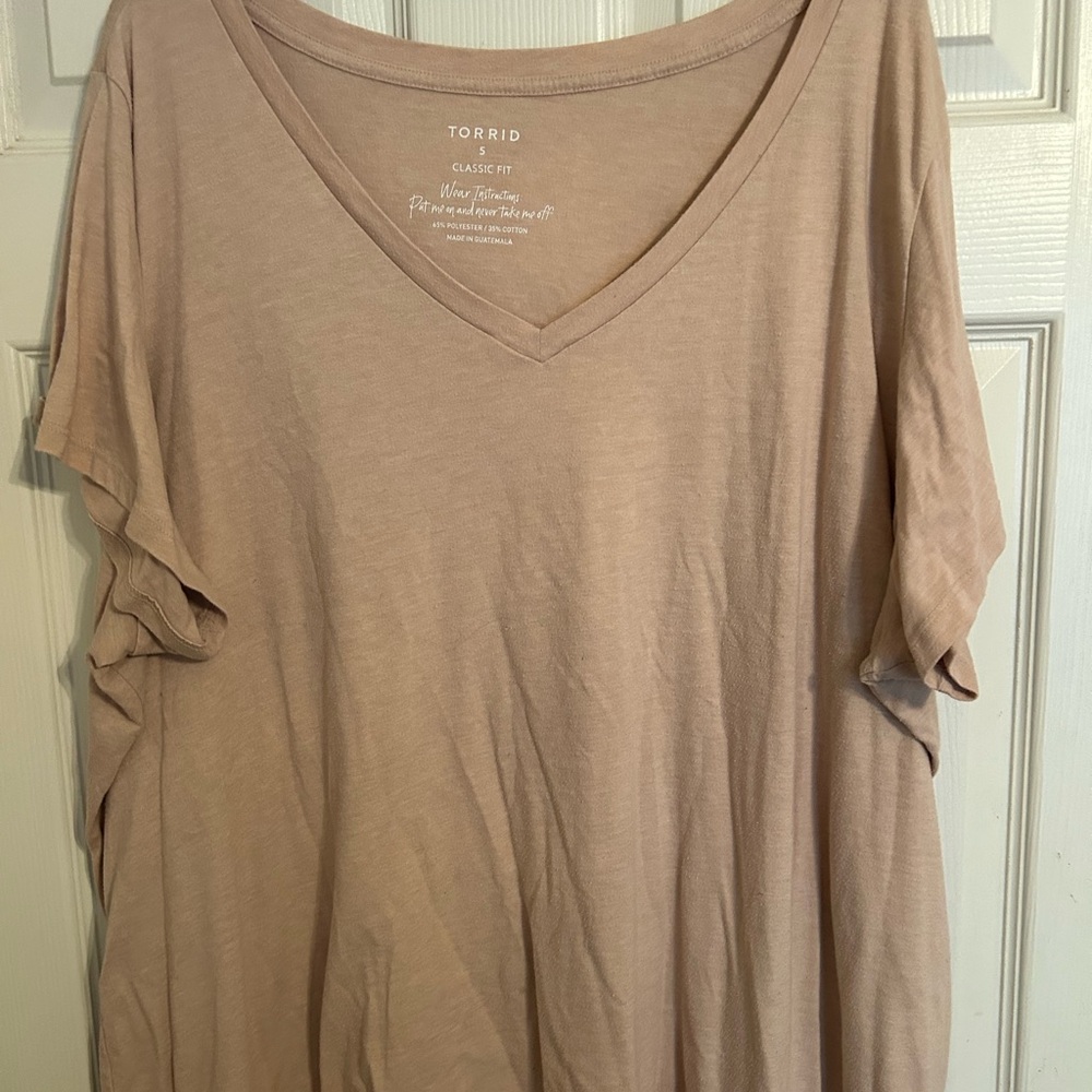 Torrid Women's Beige V-Neck Short Sleeve Tee